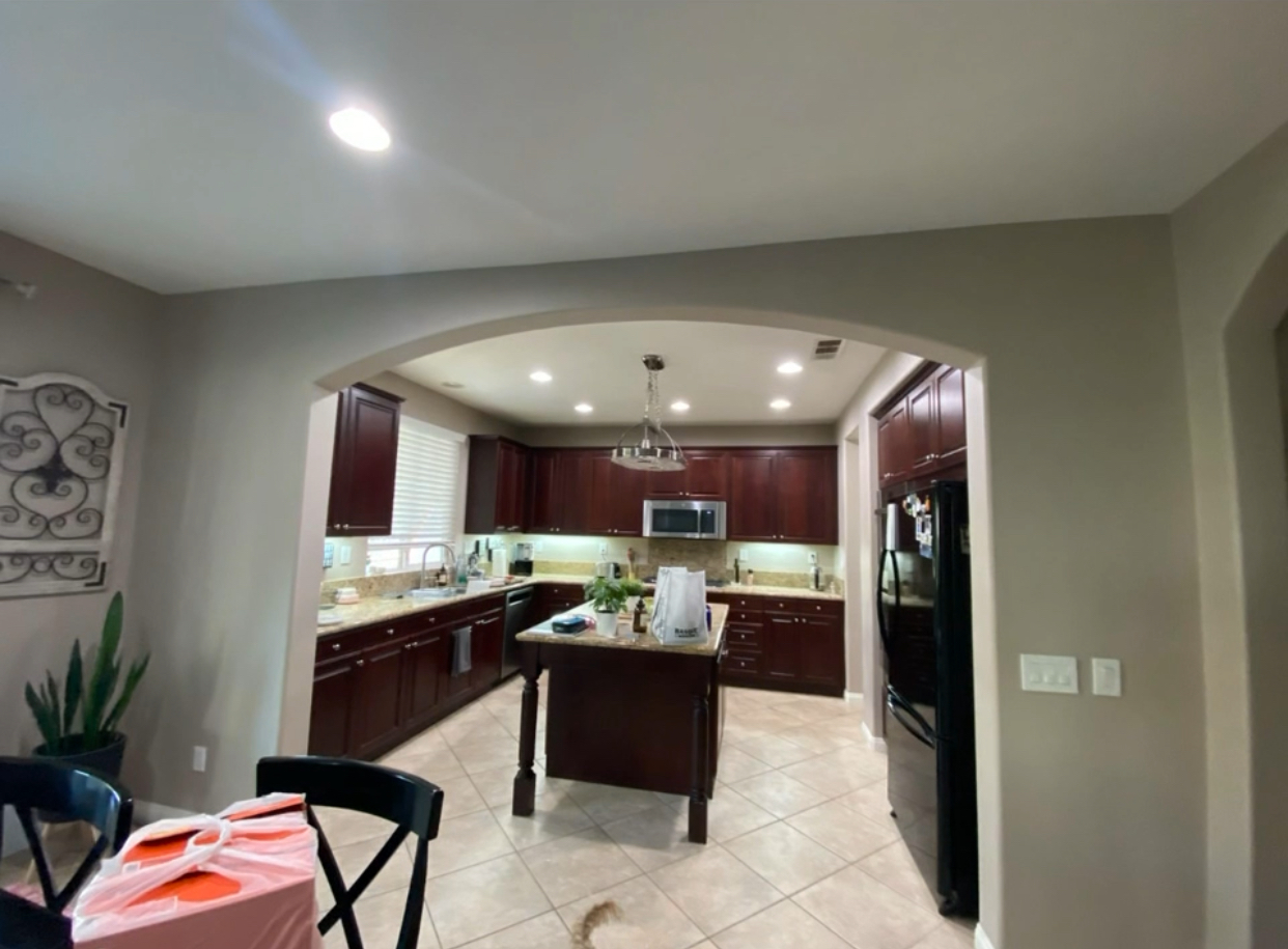 Rounded arch in kitchen before 